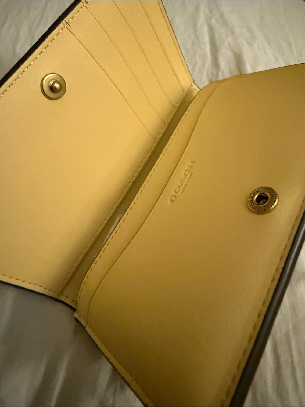 Essential Slim Card Case - Picture 4 of 8